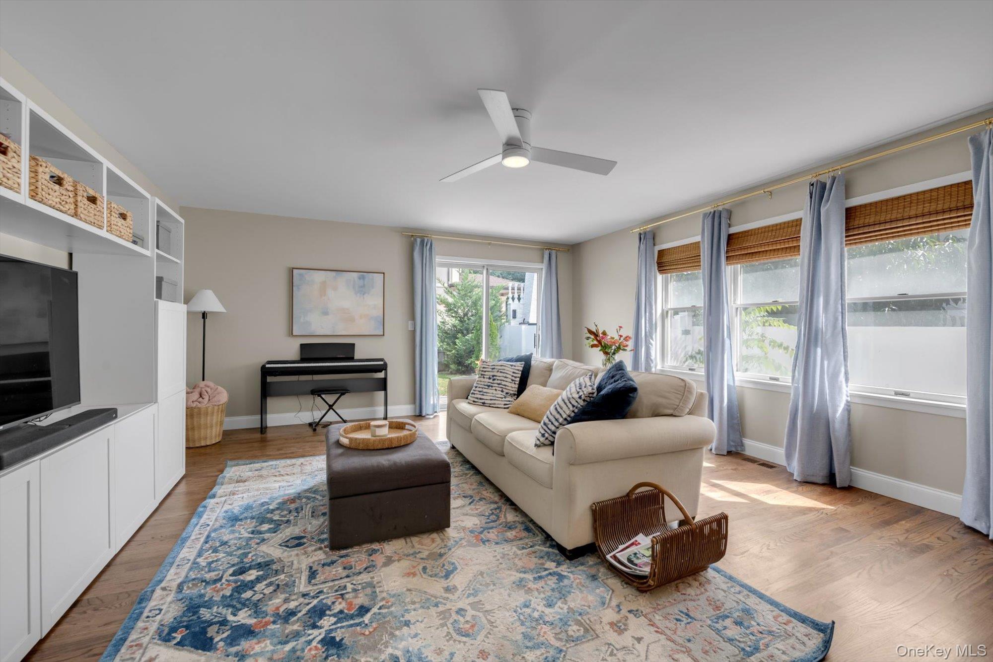 2084 Manfield Avenue — photo 11