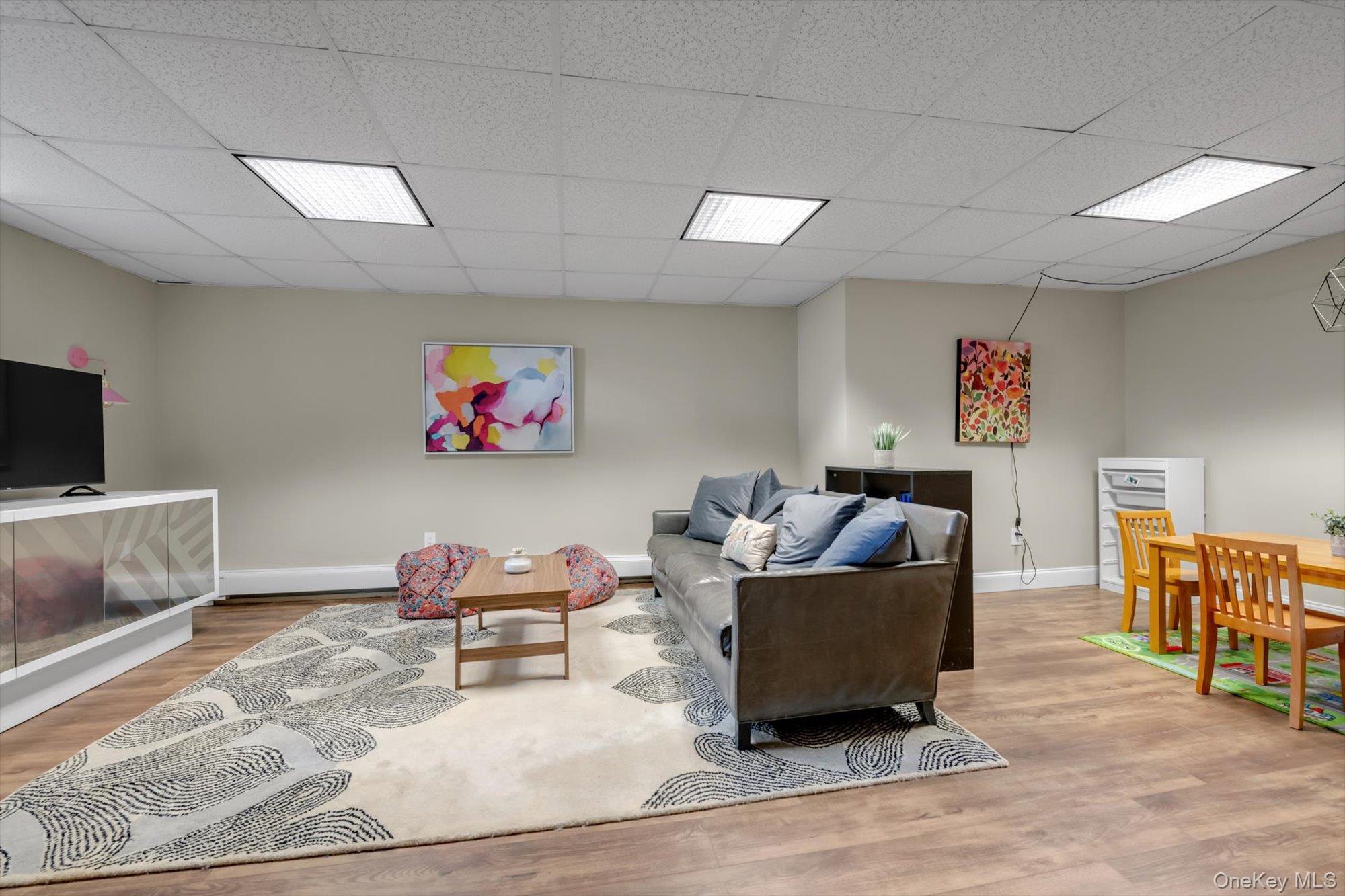 2084 Manfield Avenue — photo 25