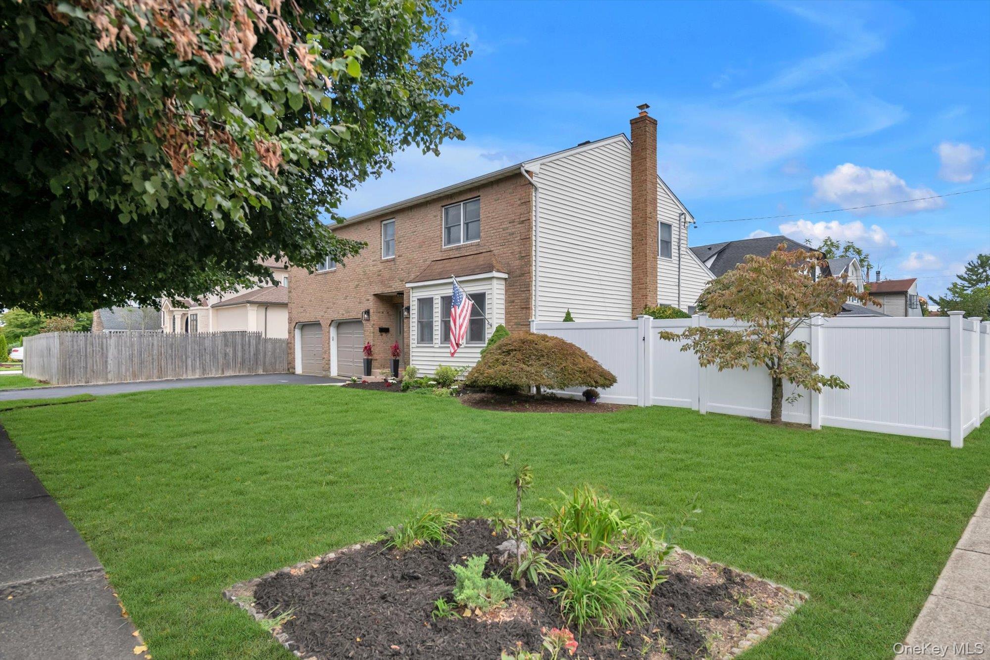 2084 Manfield Avenue — photo 30