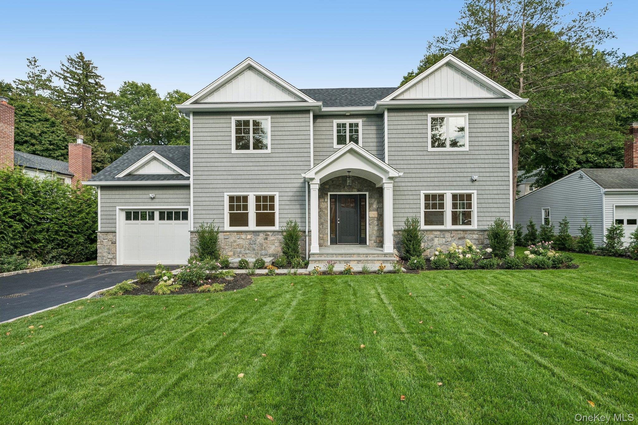 12 Orchard Meadow Road, East Williston