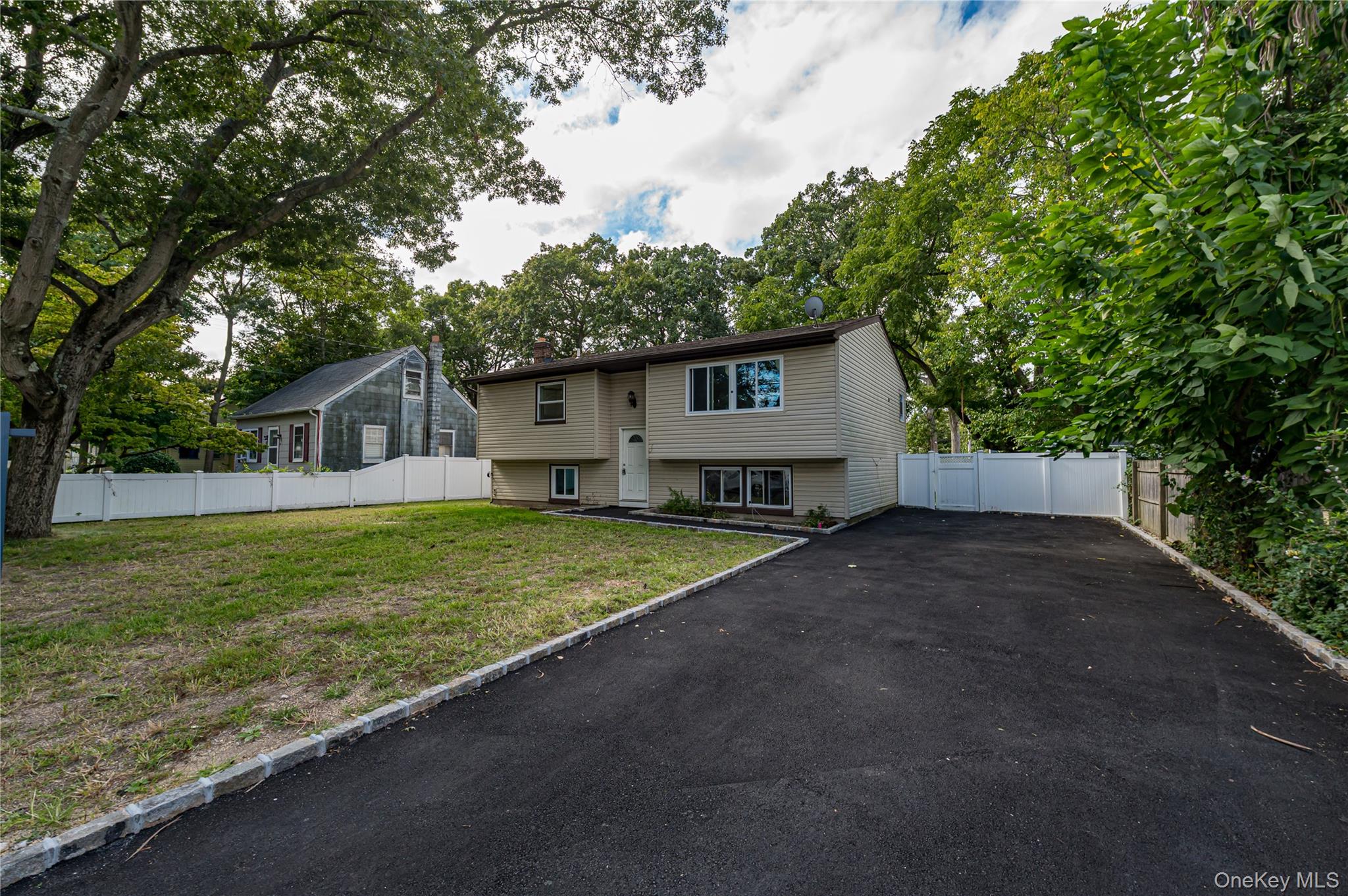 84 17th Street, Wheatley Heights