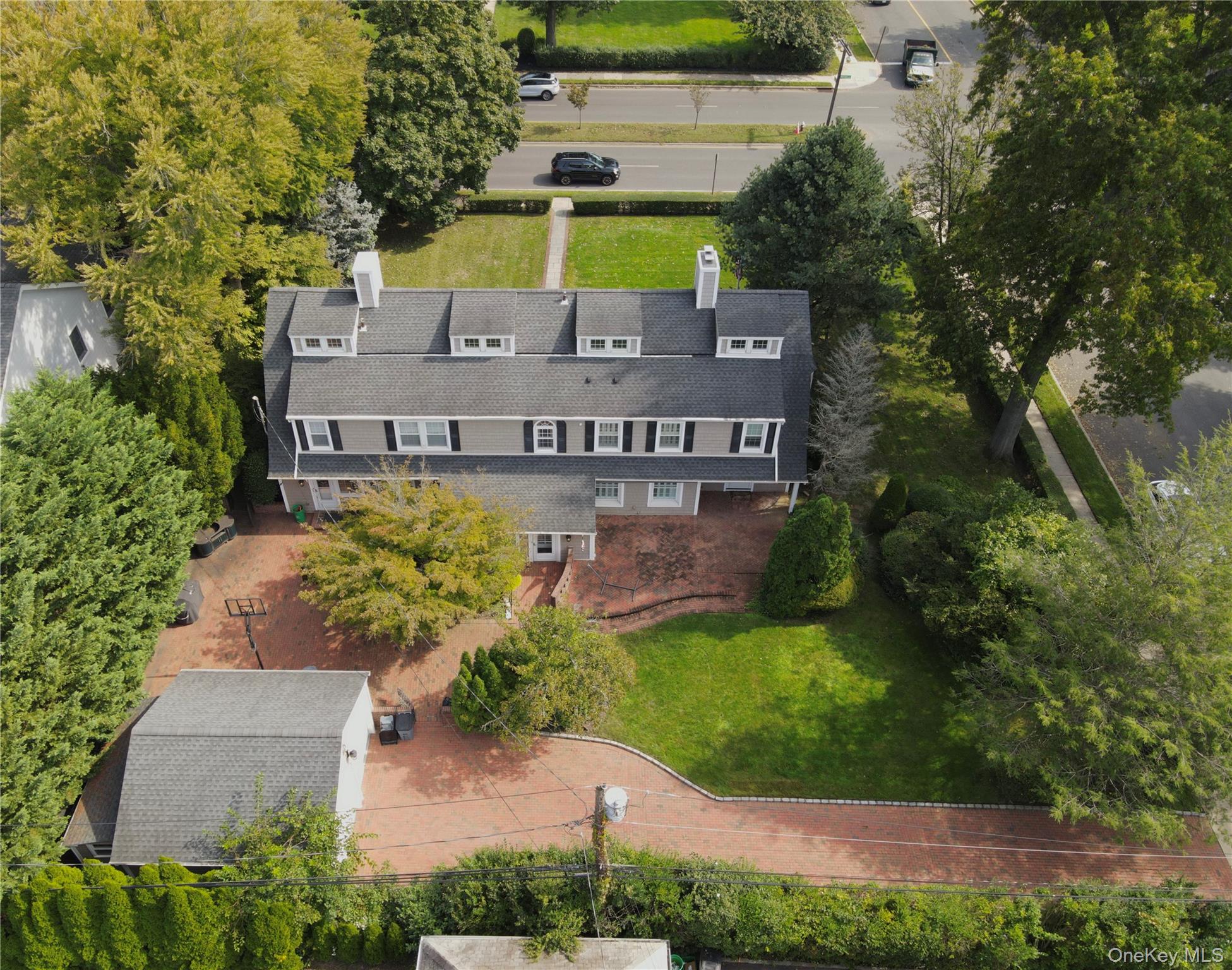 22 Nassau Boulevard — photo 49