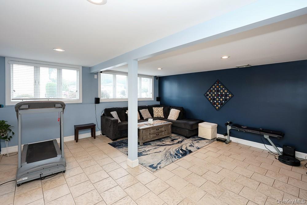 21 Kathleen Drive — photo 28