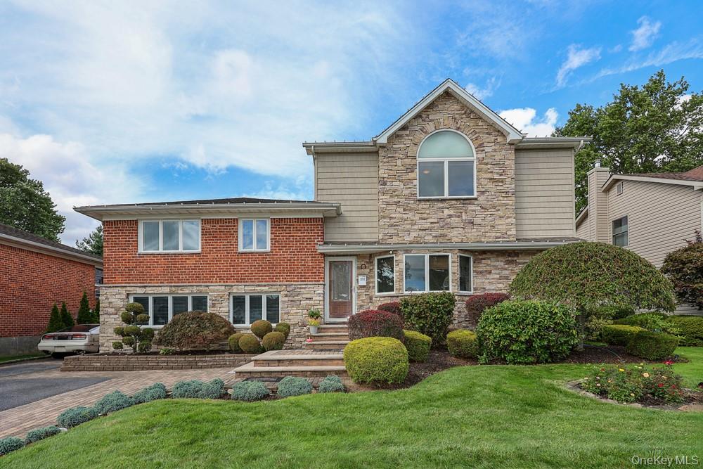 21 Kathleen Drive, Syosset