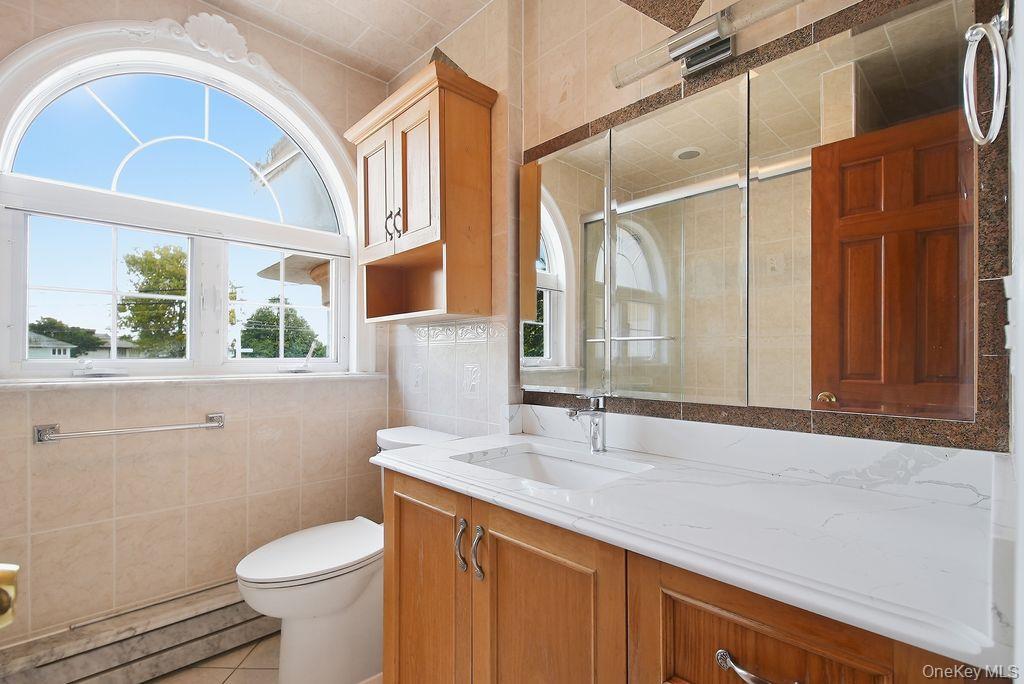 1072 Hicksville Road — photo 12