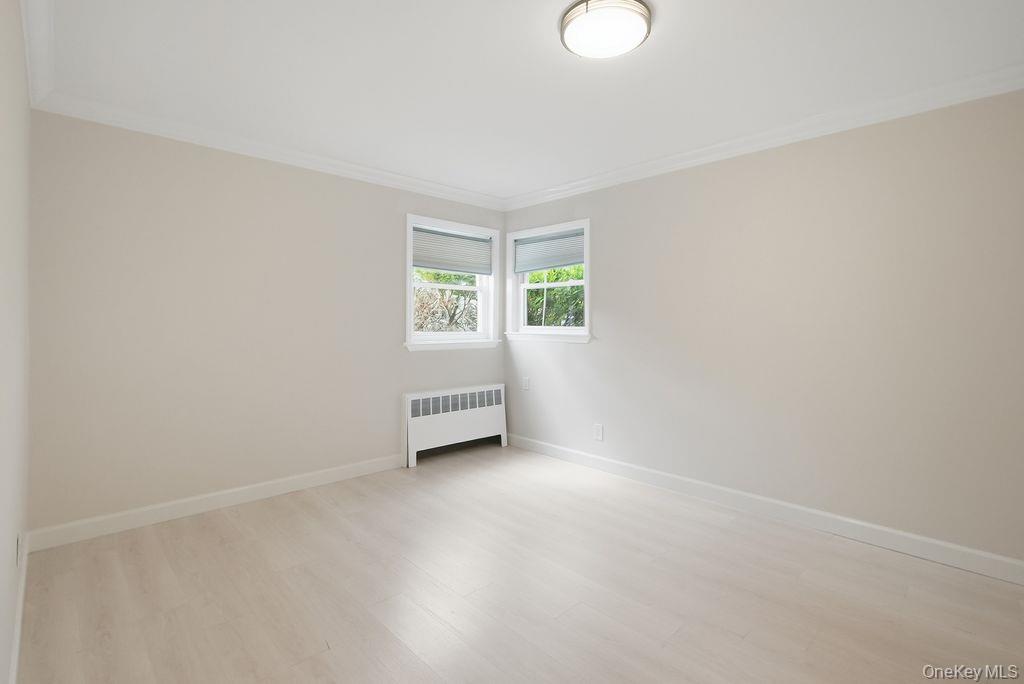 1072 Hicksville Road — photo 13