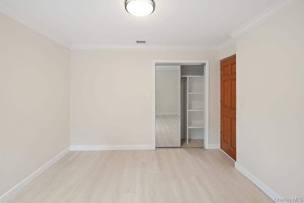 1072 Hicksville Road — photo 15