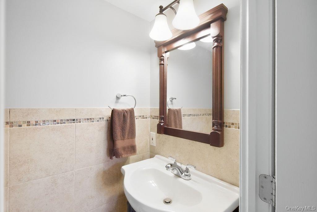 1072 Hicksville Road — photo 19