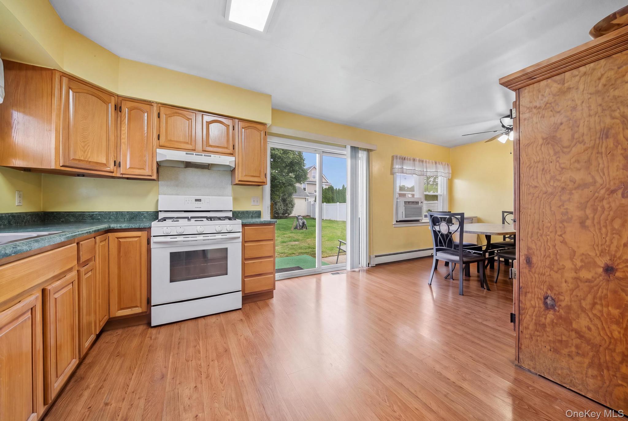 2906 Court Street — photo 7