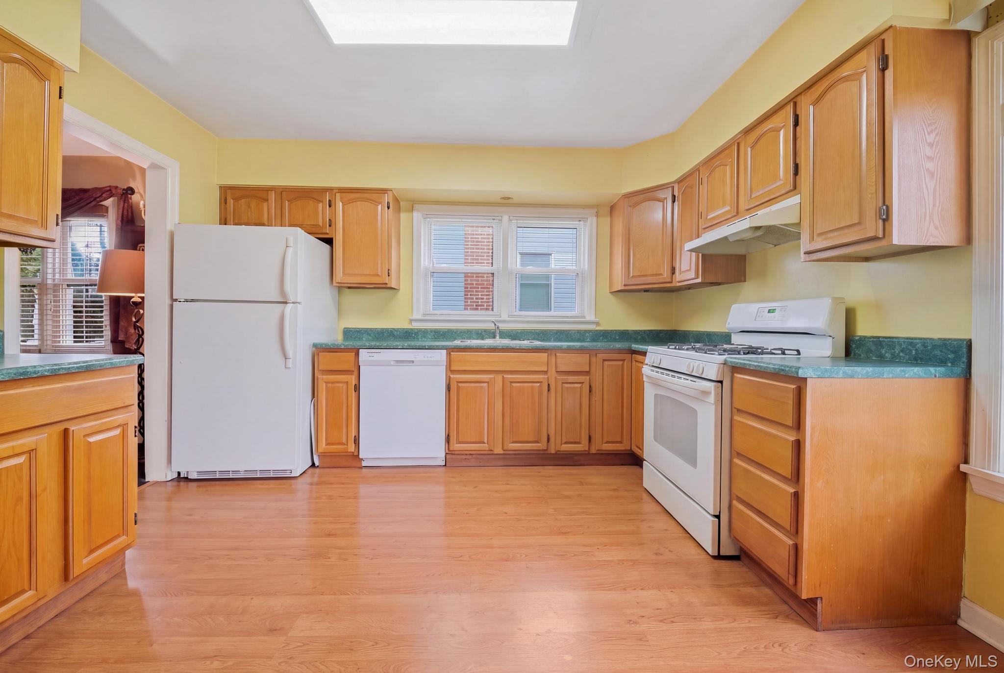 2906 Court Street — photo 9