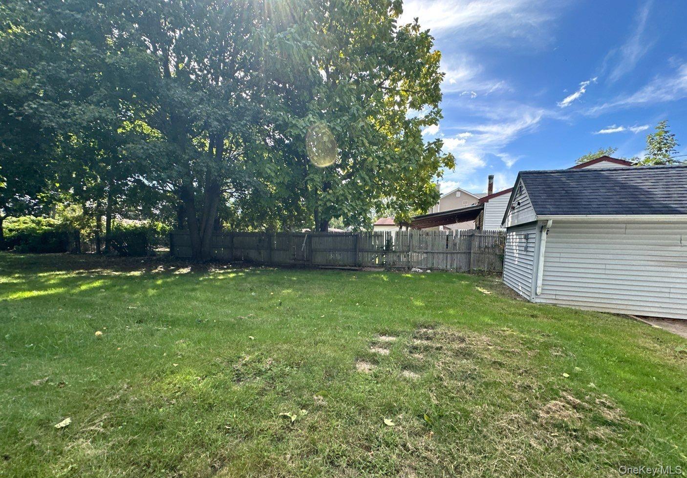 184 Suffolk Avenue — photo 8