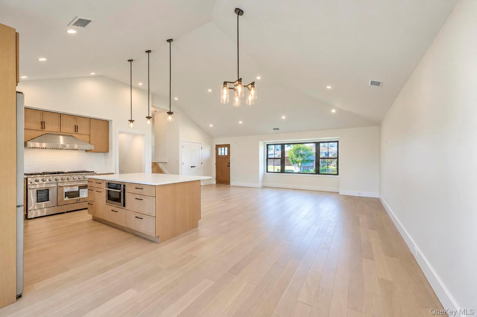 2056 Stratford Drive — photo 9