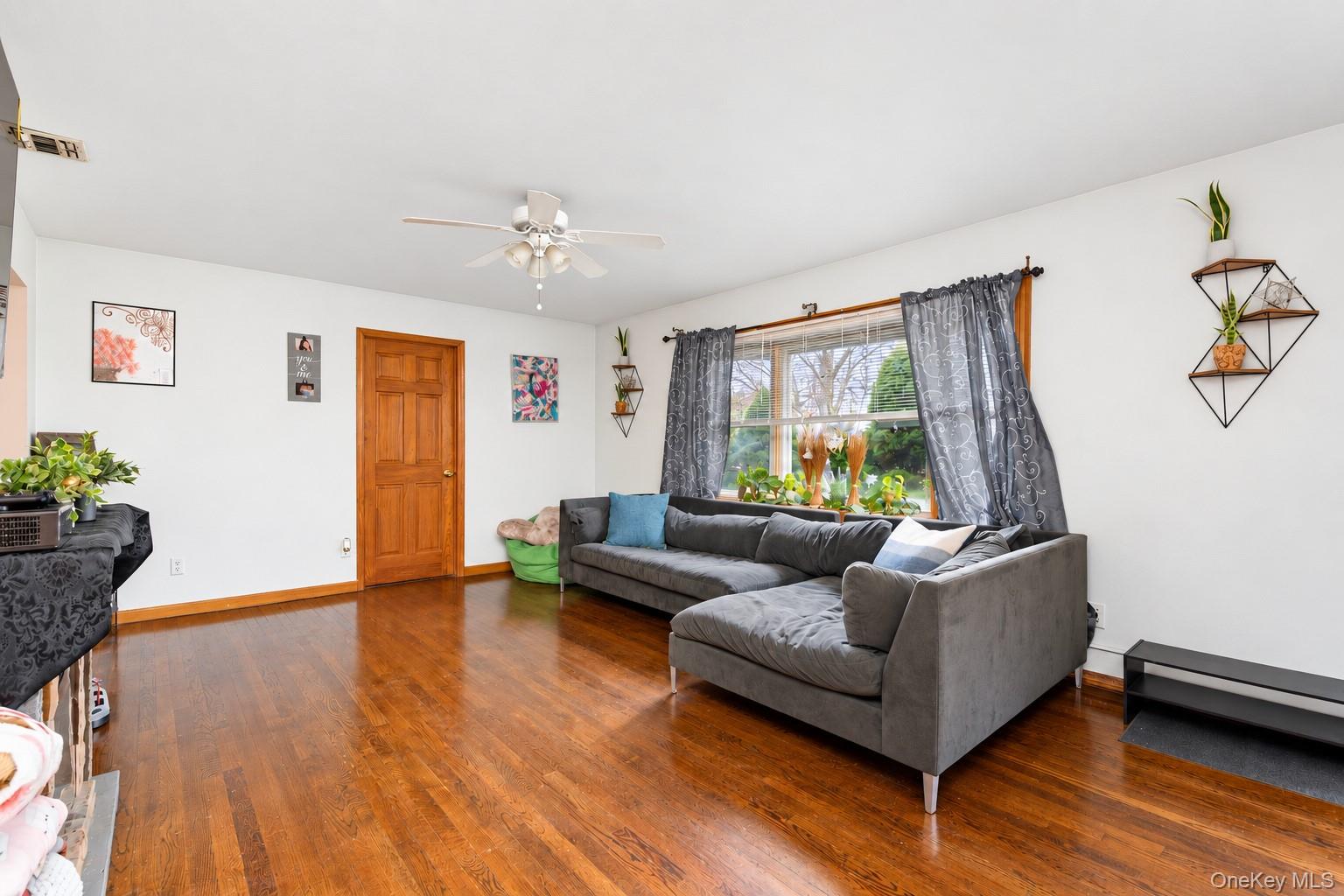 270 Old Commack Road — photo 4