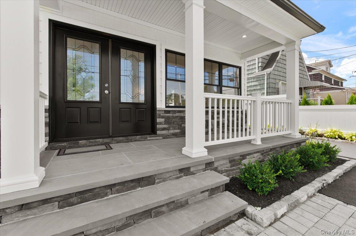 51 Willis Avenue — photo 4