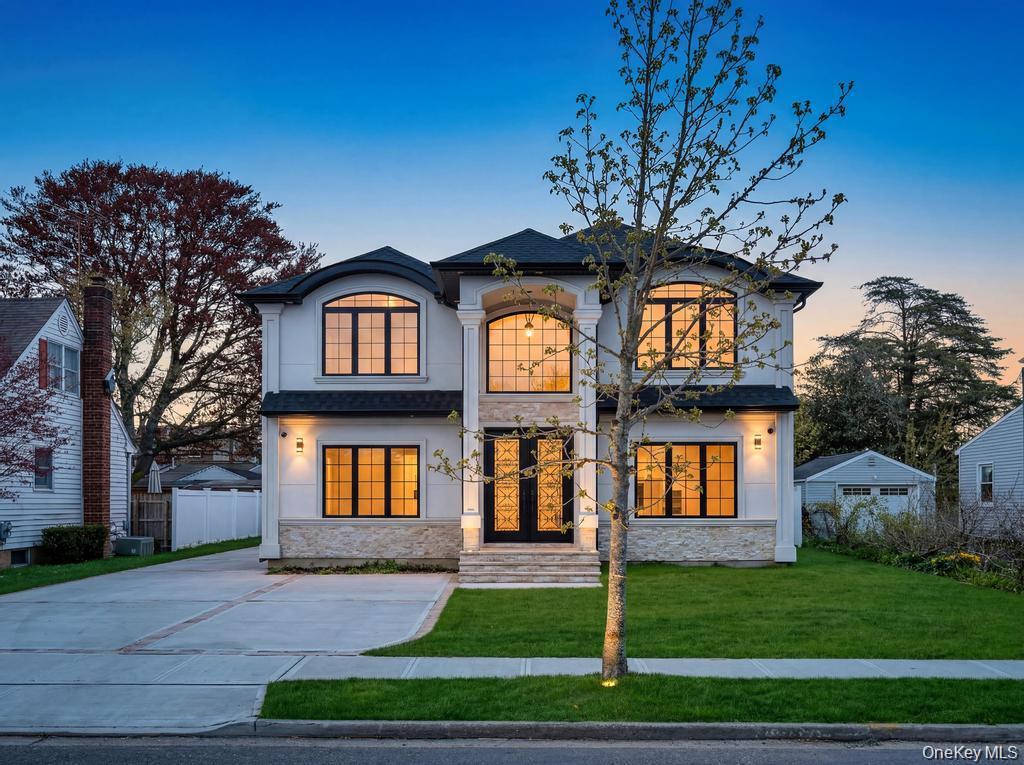 71 cedar Street, Hicksville