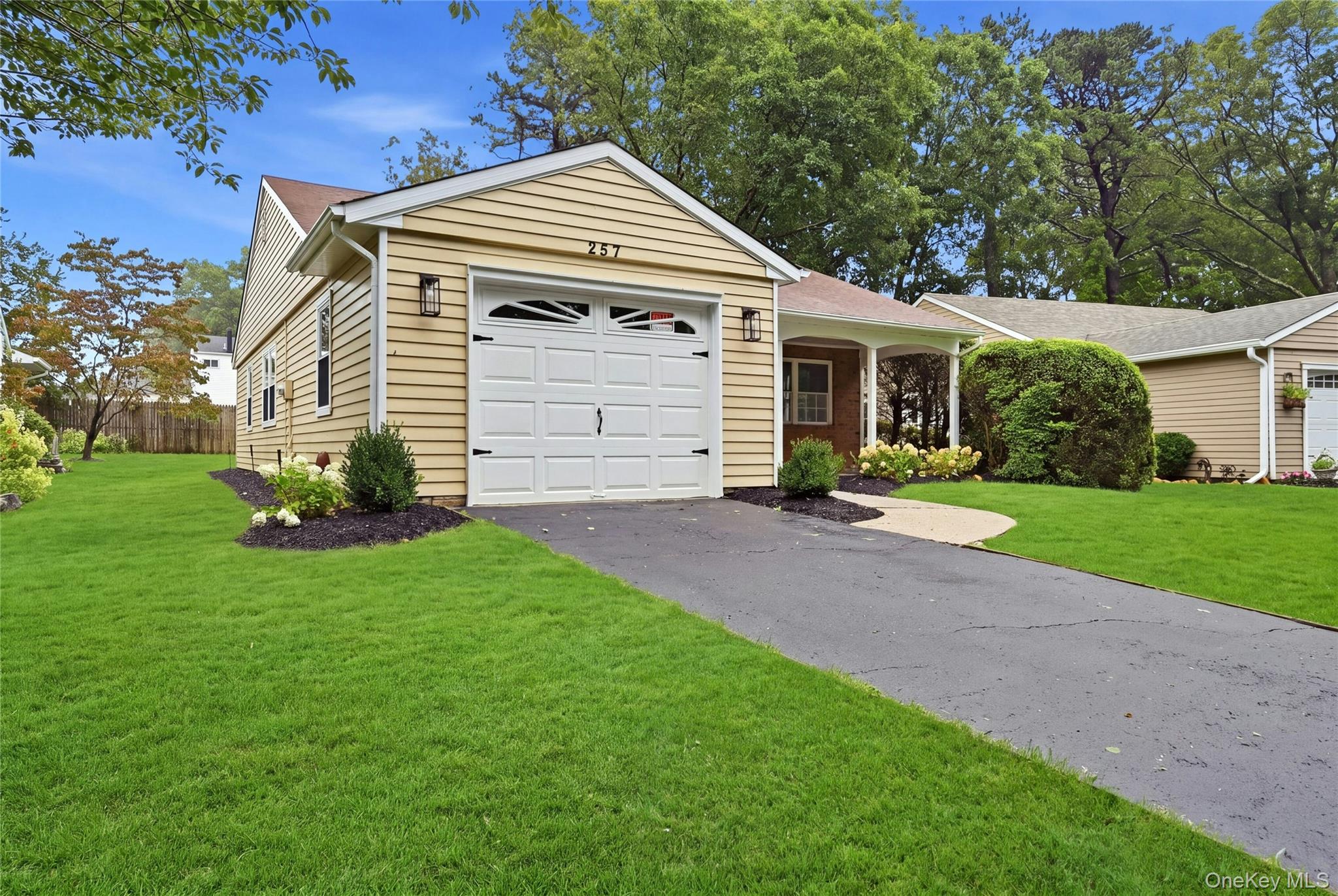 257 Edinburgh Drive — photo 2