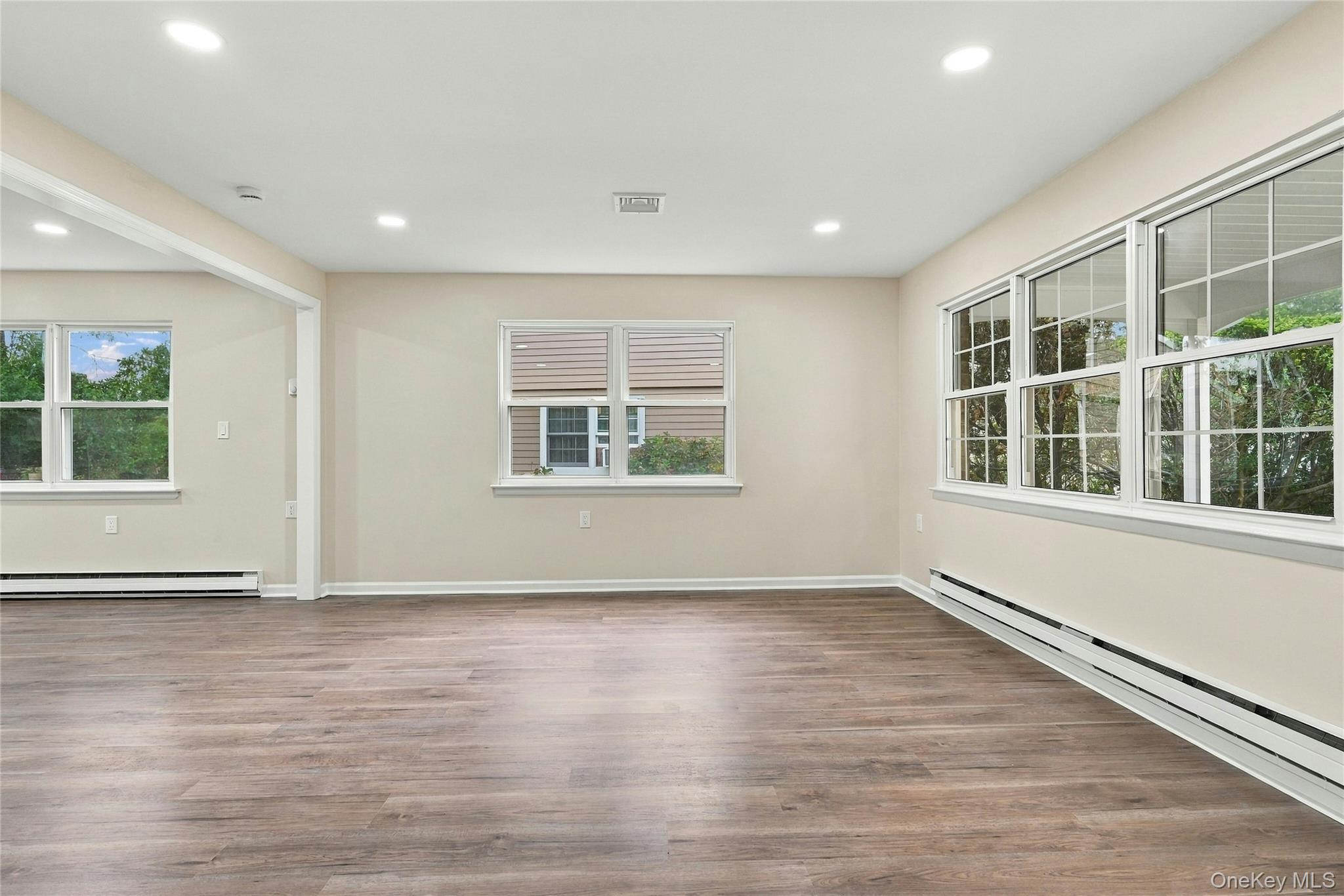 257 Edinburgh Drive — photo 9