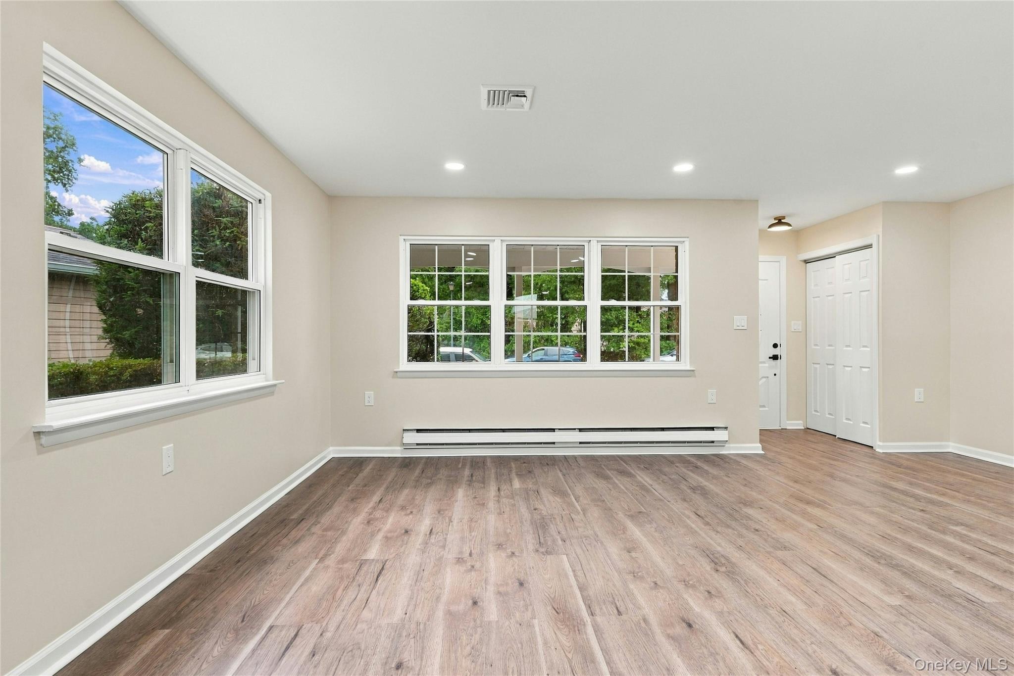 257 Edinburgh Drive — photo 10