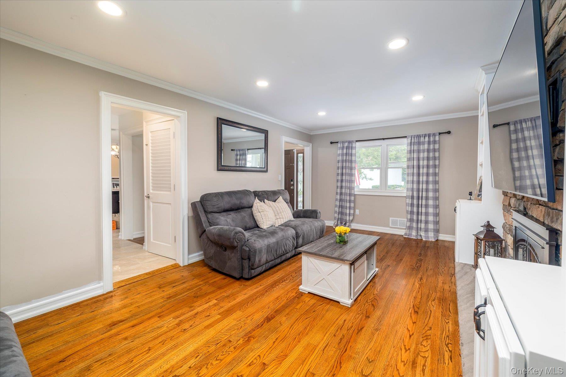 2126 Howell Street — photo 23