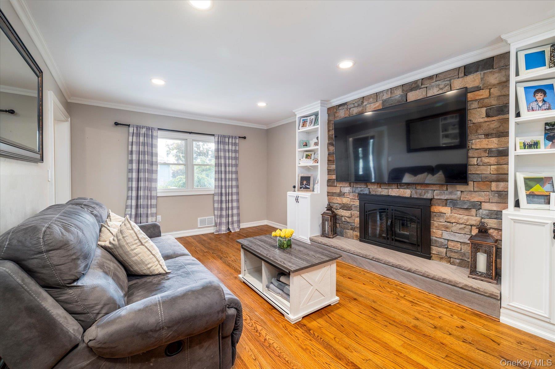 2126 Howell Street — photo 24