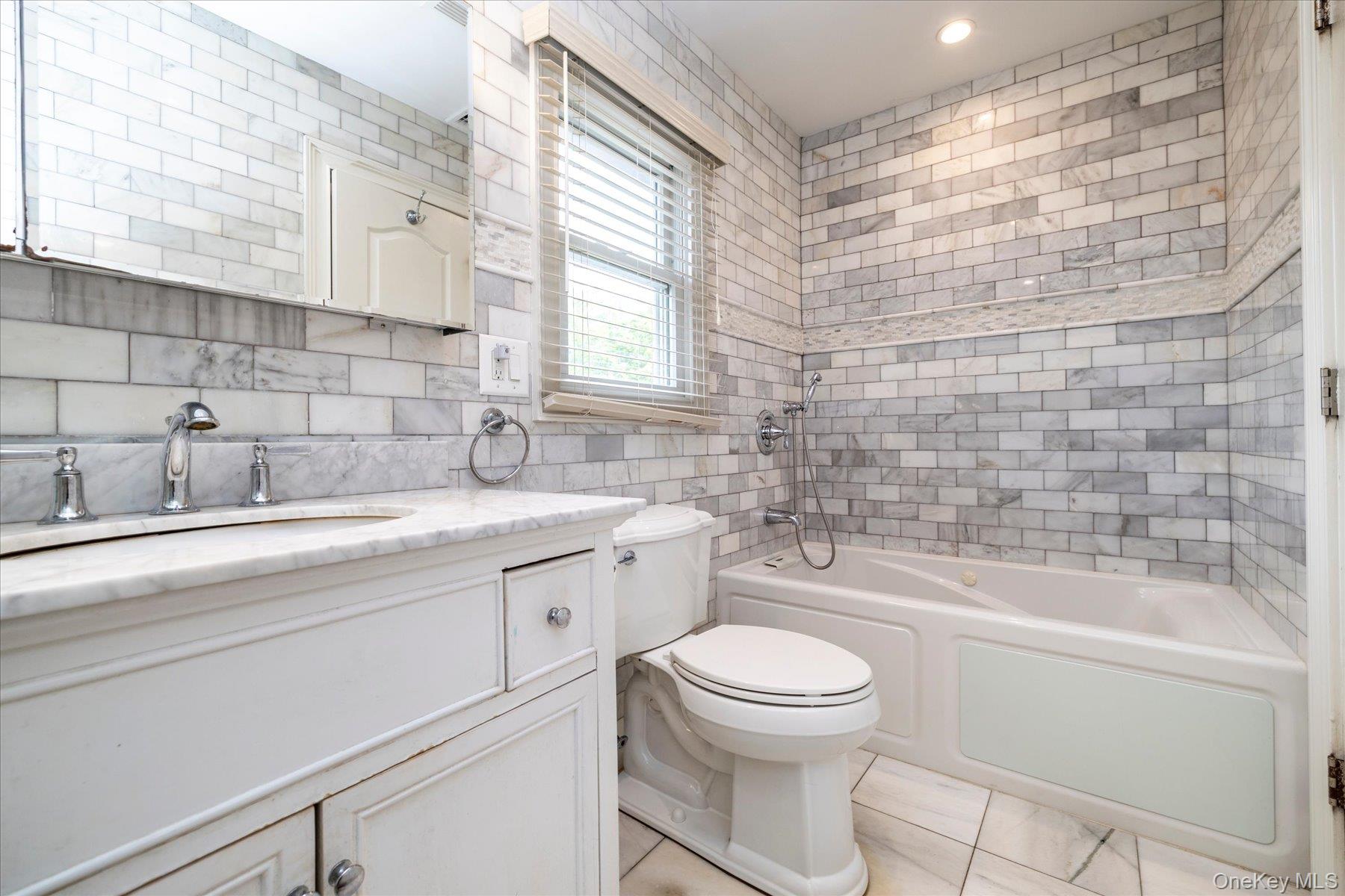 2126 Howell Street — photo 28