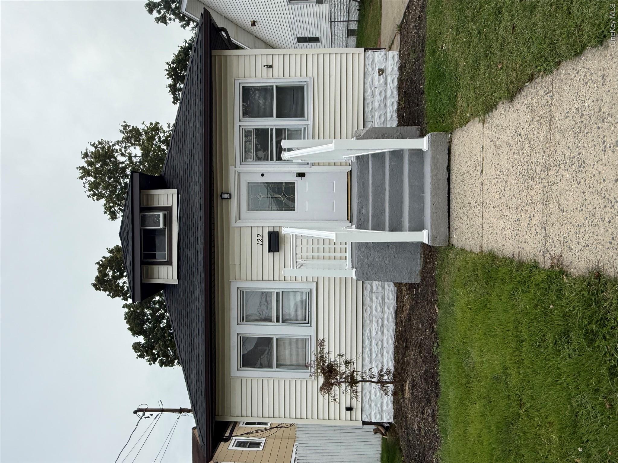 122 Dehnhoff Avenue, Freeport