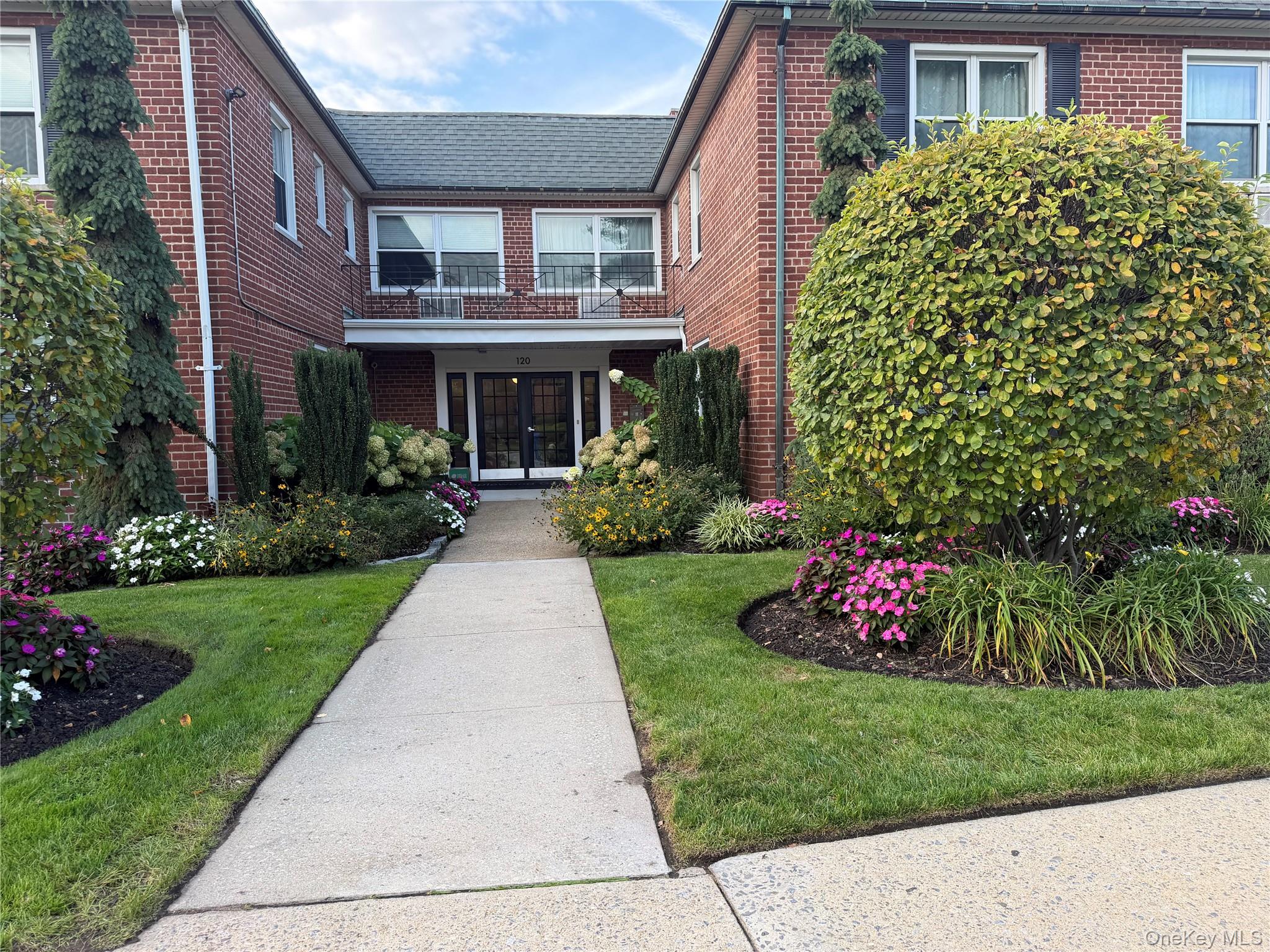 120 Park Avenue #2-B, Rockville Centre