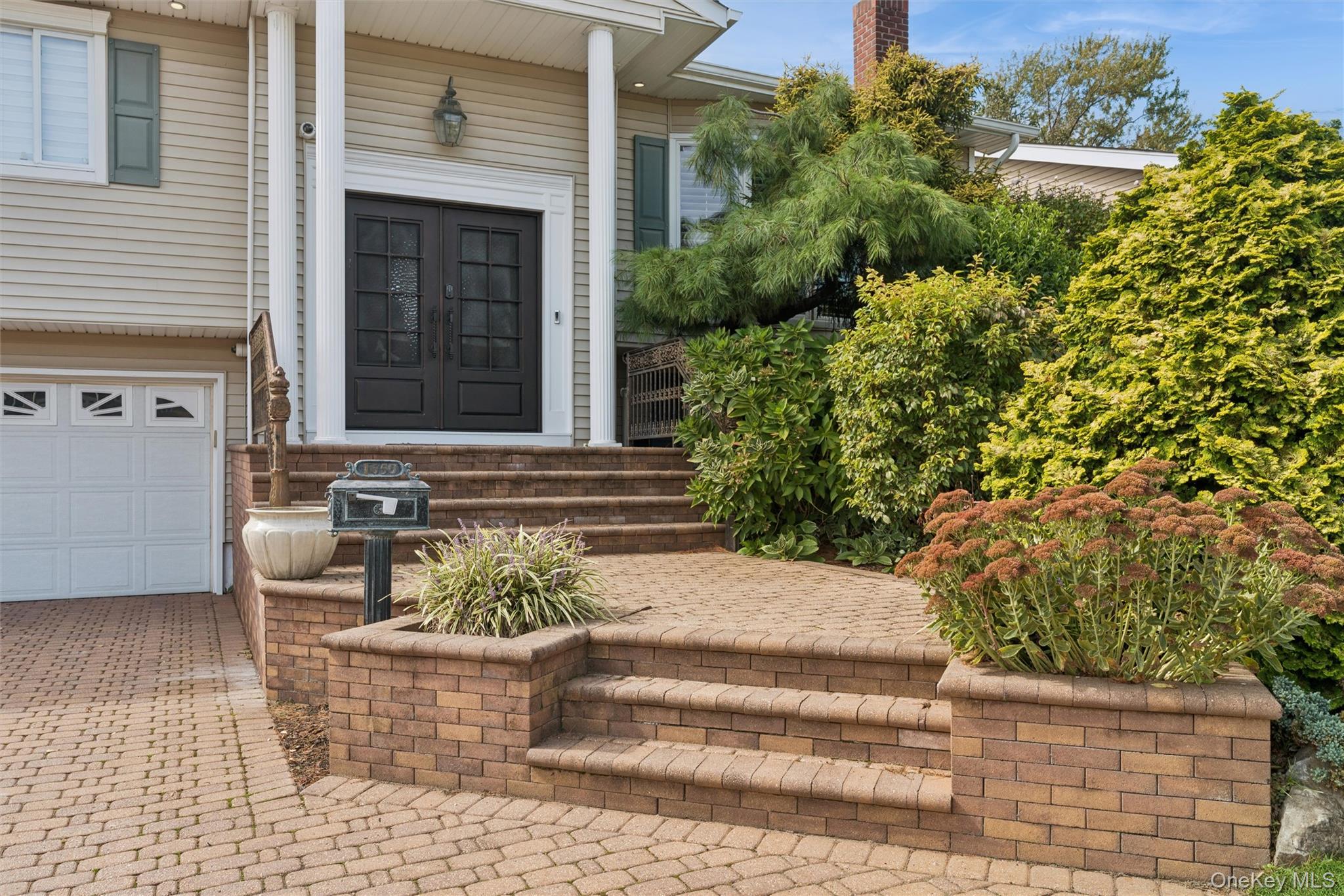 1650 James Street — photo 40