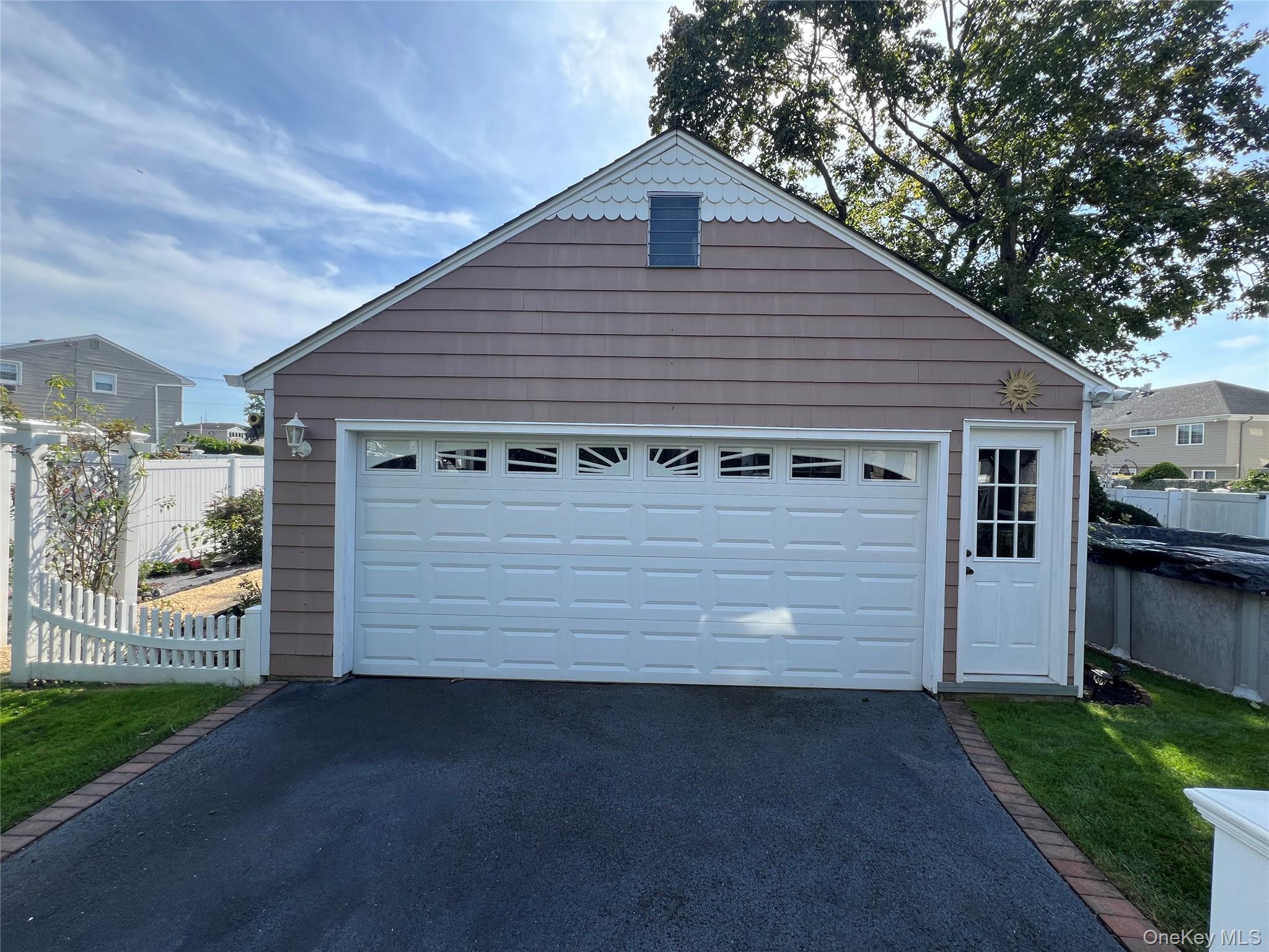 199 Claxton Avenue — photo 13