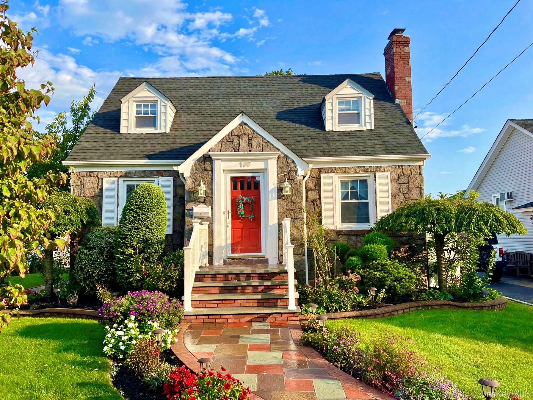 199 Claxton Avenue, Bellmore