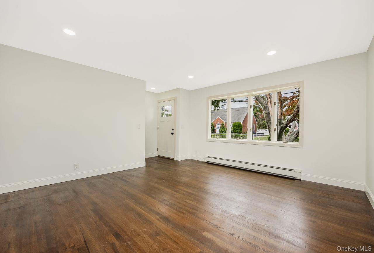 4 Sutton Court — photo 3