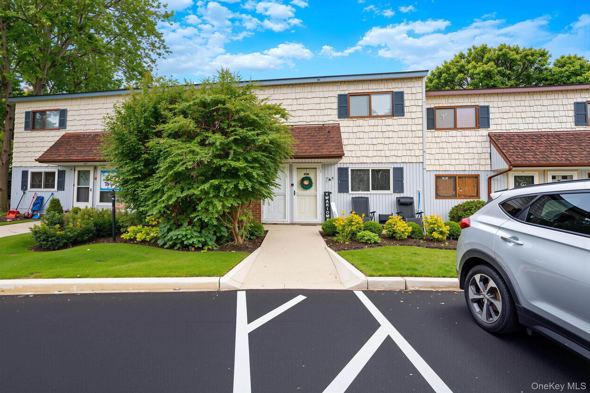 167 Pointe Circle #167, Coram