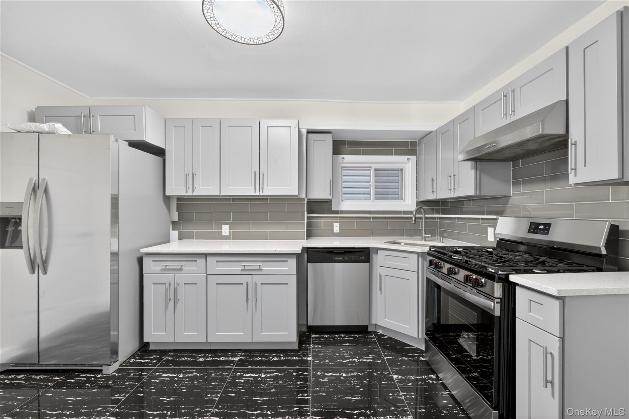 84 Pine Street — photo 7