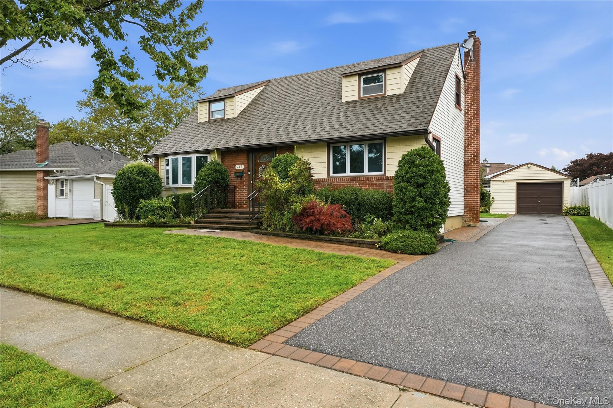 947 White Birch Lane — photo 2