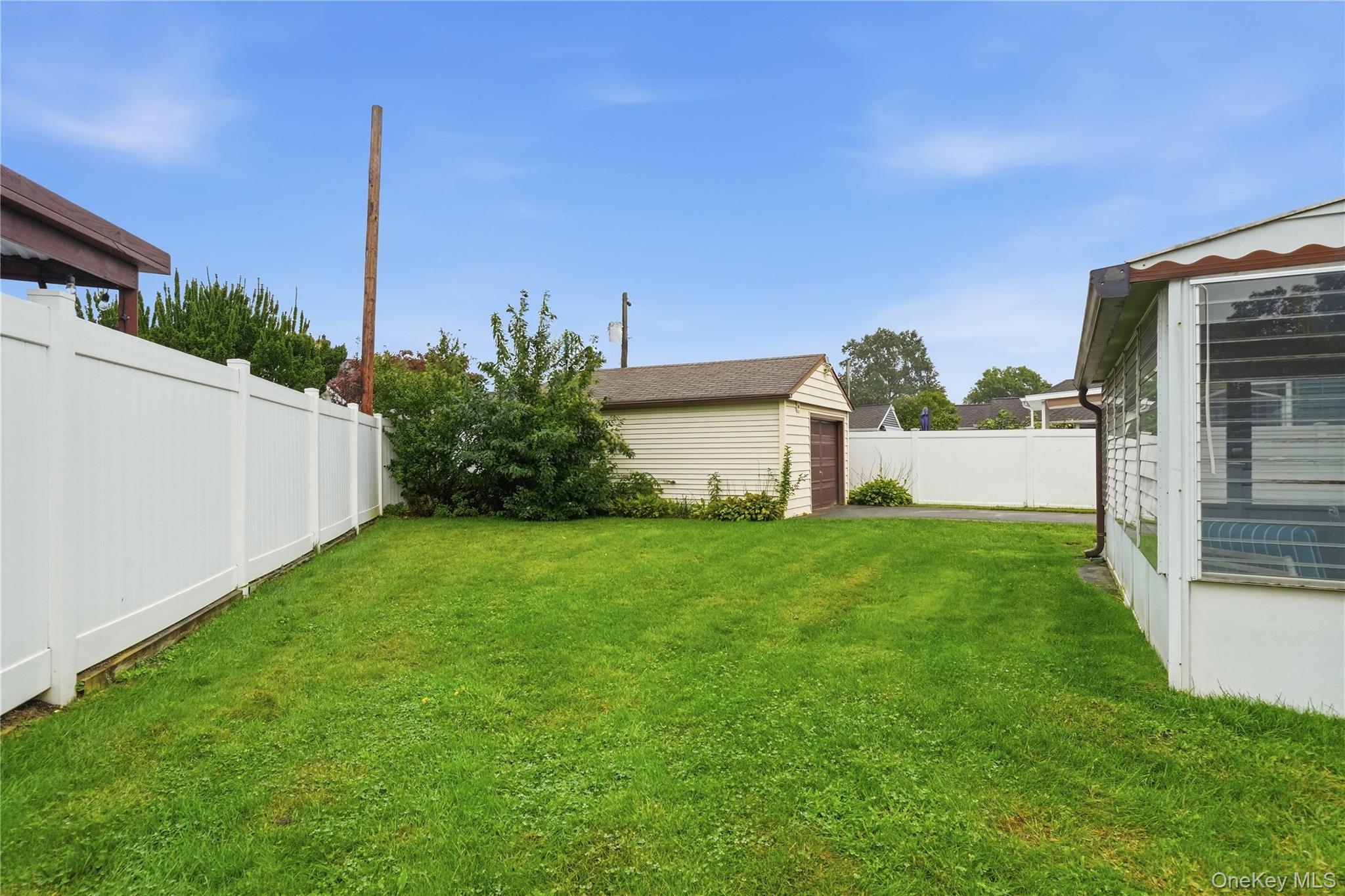 947 White Birch Lane — photo 32