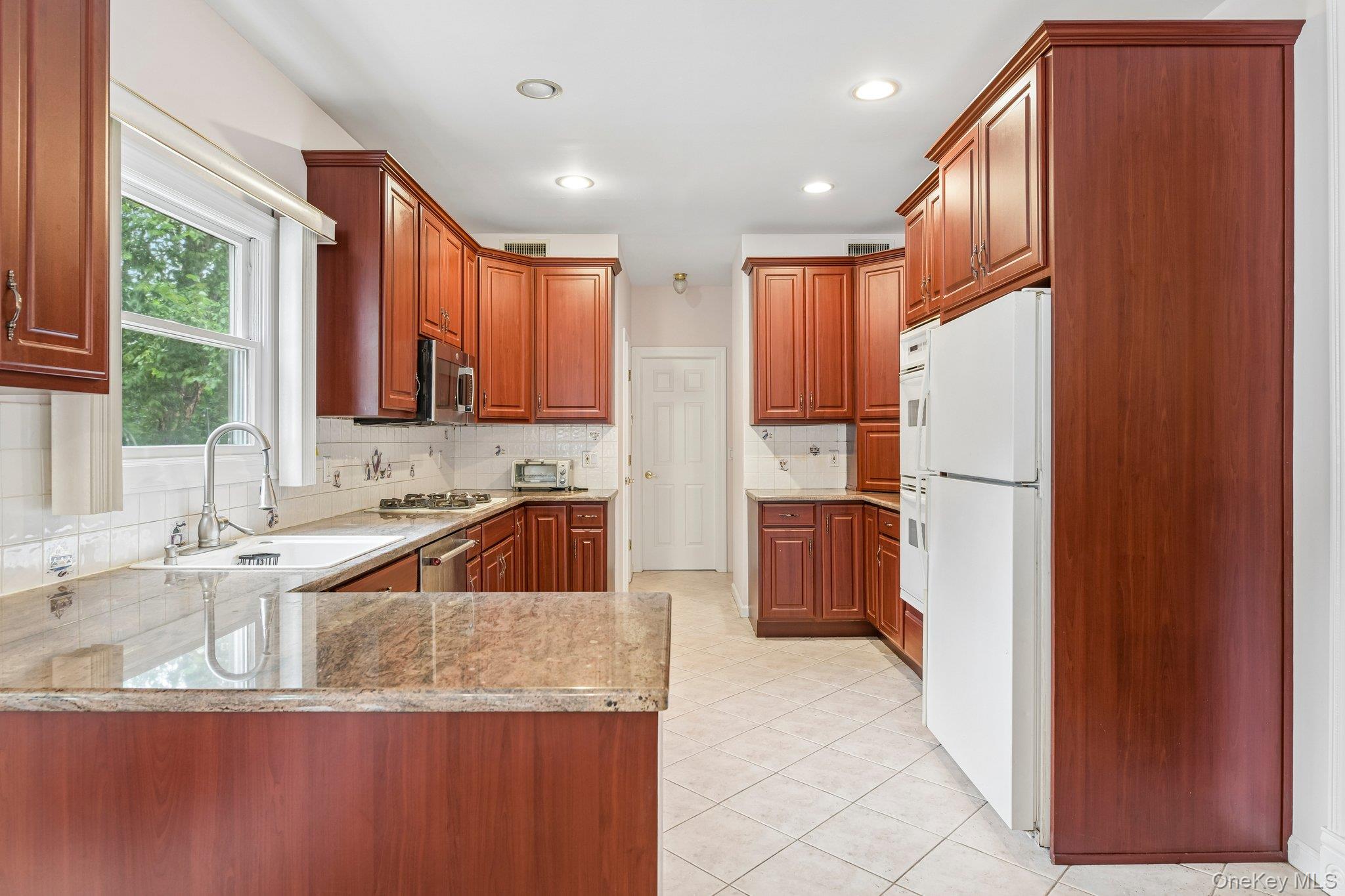 2175 Helene Avenue — photo 15