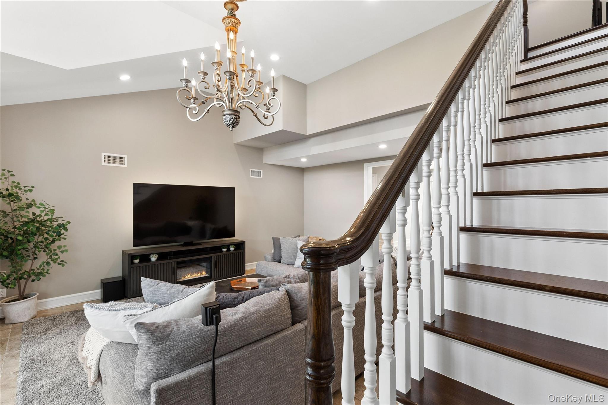 45 Blue Point Avenue — photo 22
