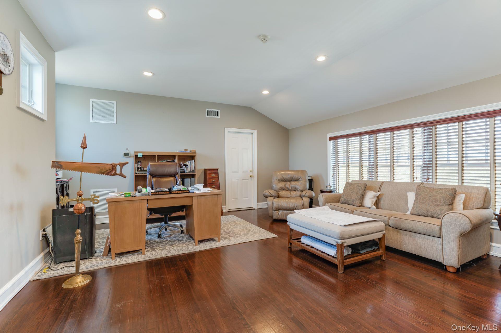 45 Blue Point Avenue — photo 24