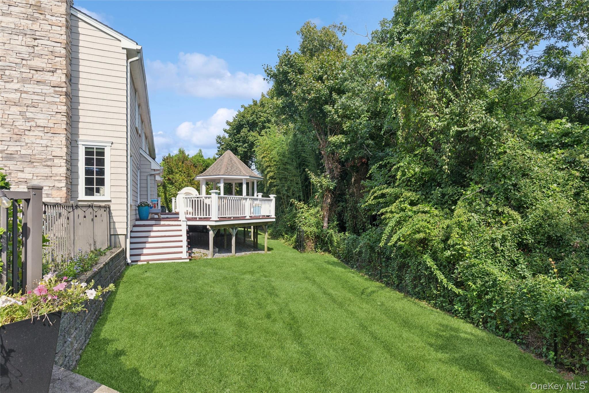 45 Blue Point Avenue — photo 33