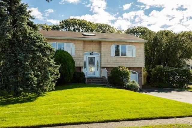 45 Rudder Drive, Holtsville