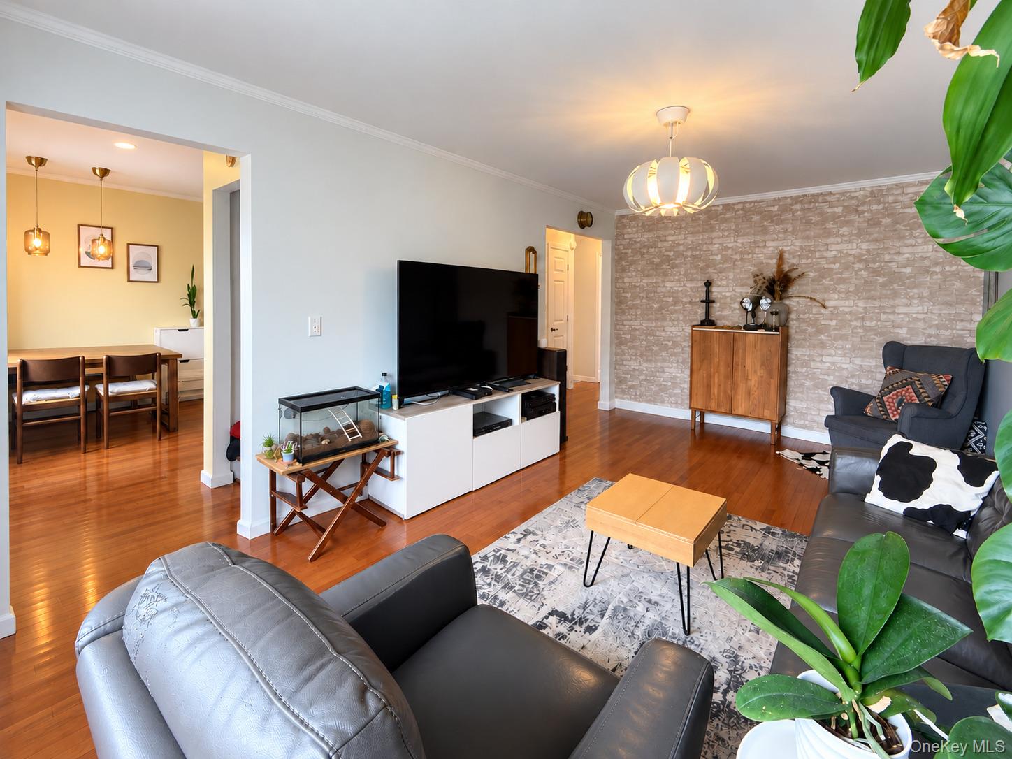 145 Westbury Avenue — photo 4