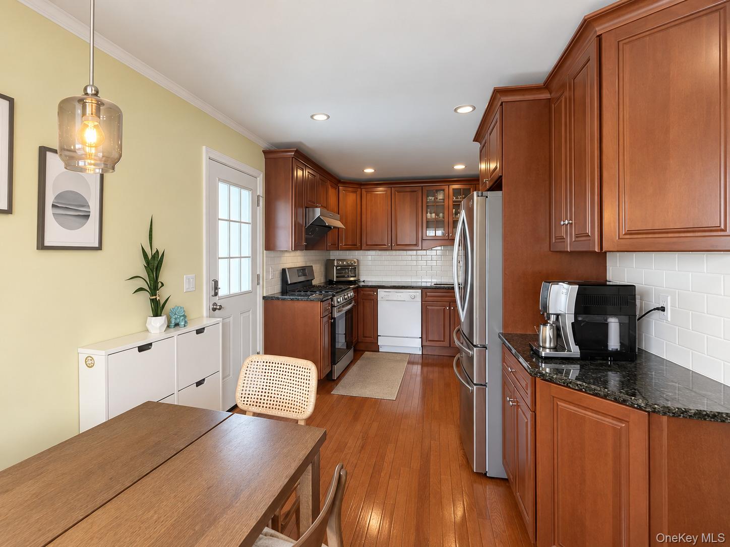 145 Westbury Avenue — photo 8