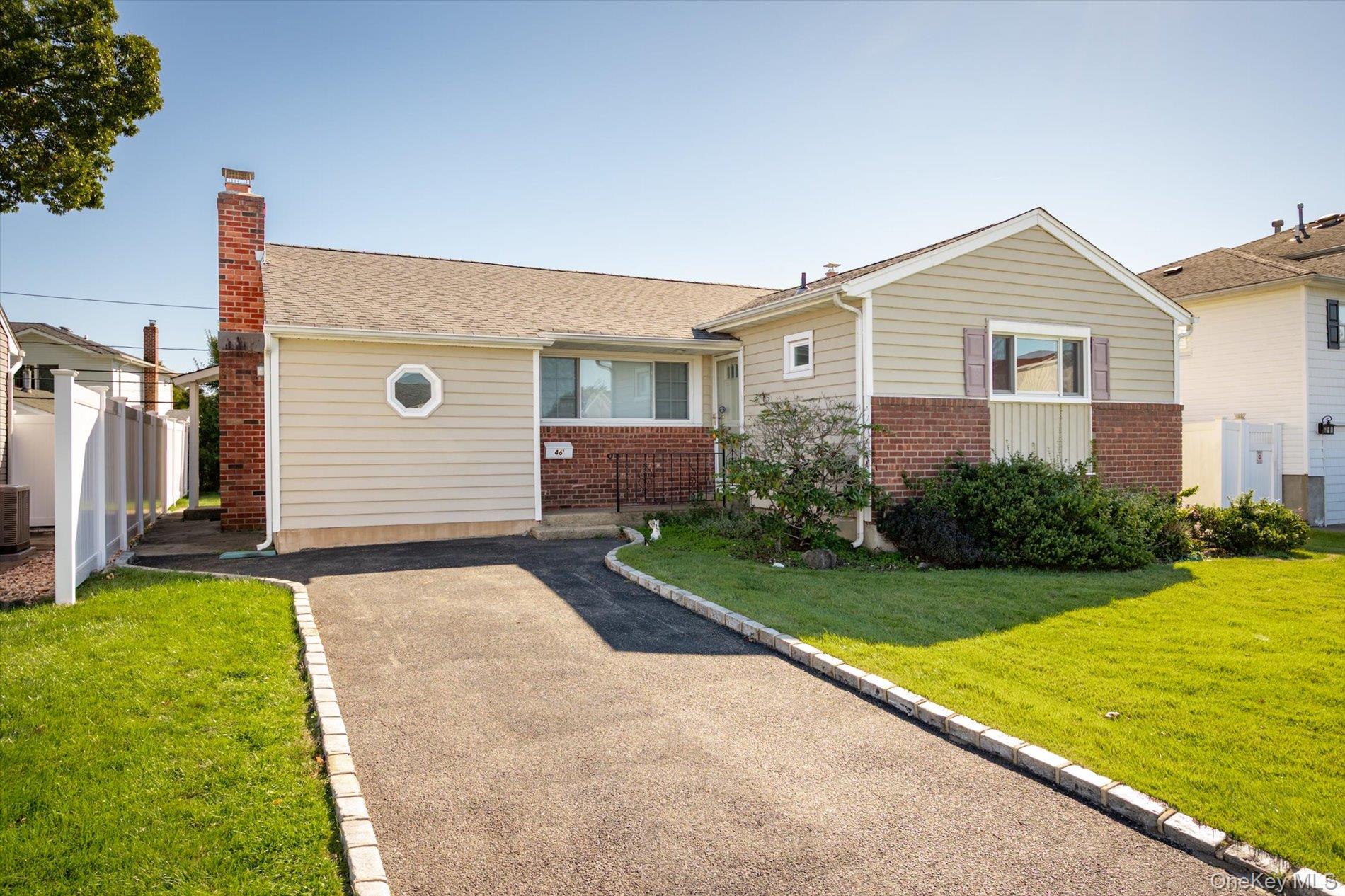 46 Hunter Lane, Hicksville