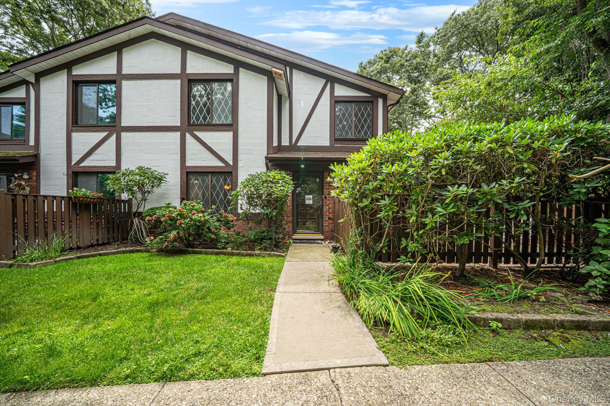 415 Clubhouse Court #51, Coram
