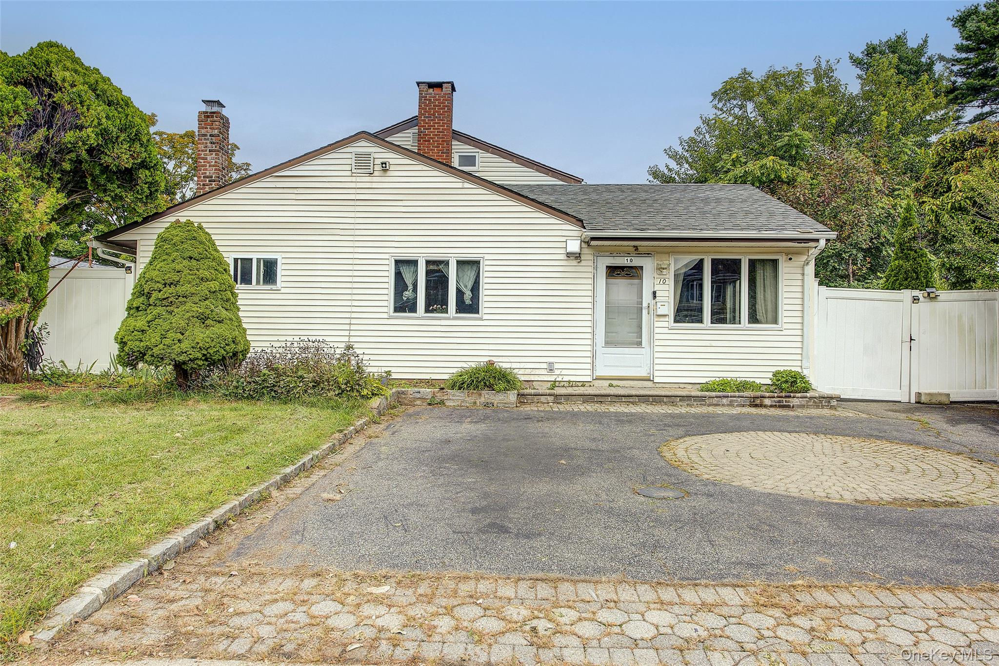 10 Belmont Circle, Syosset