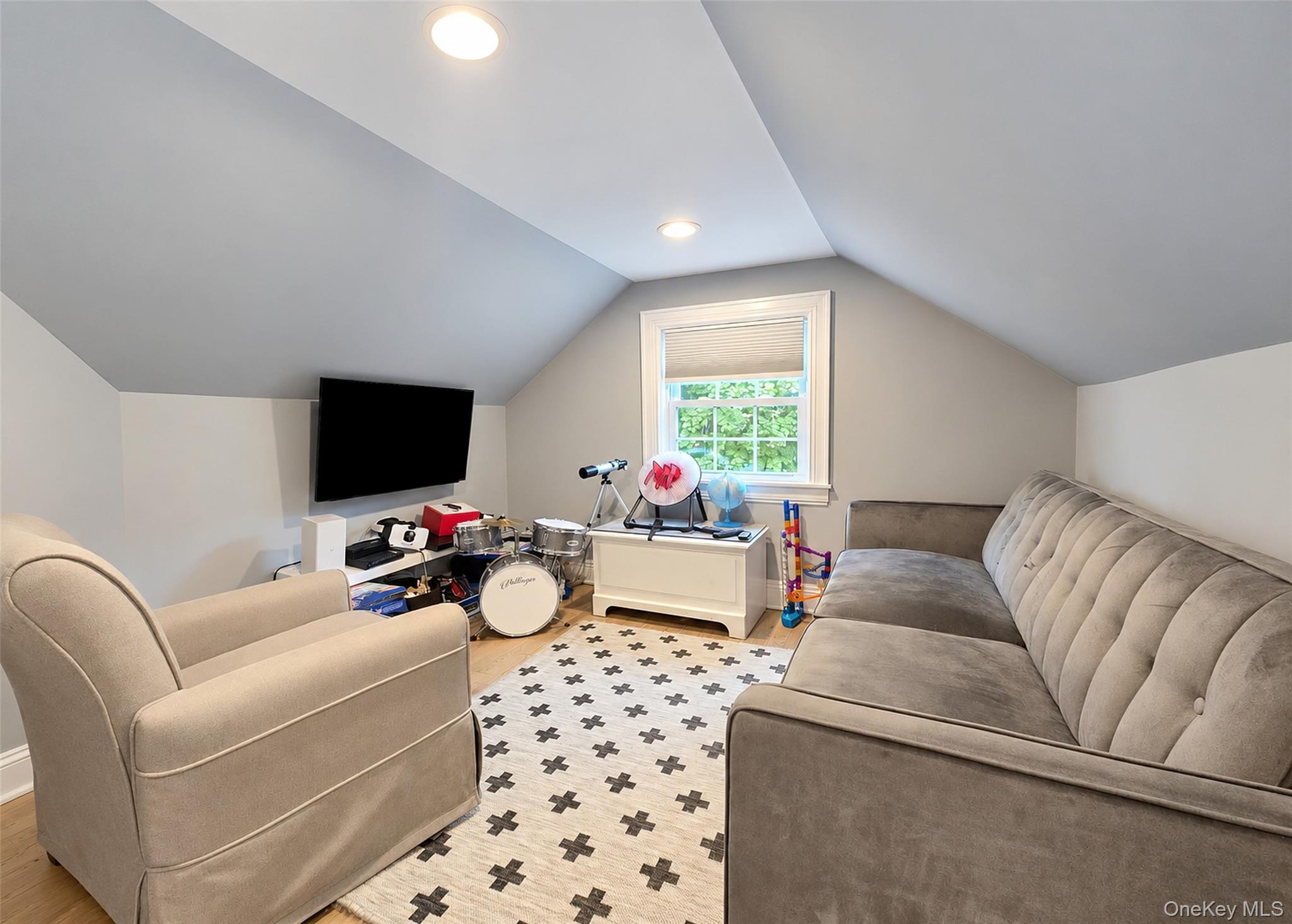 124 Bradford Avenue — photo 8