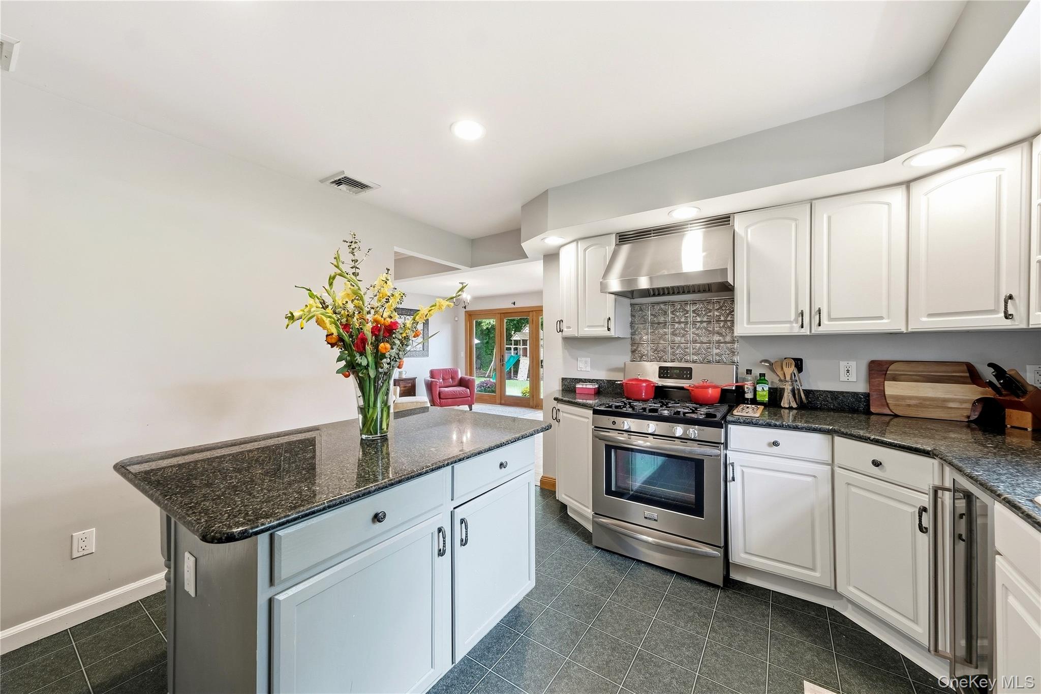 52 Bayway Avenue — photo 28
