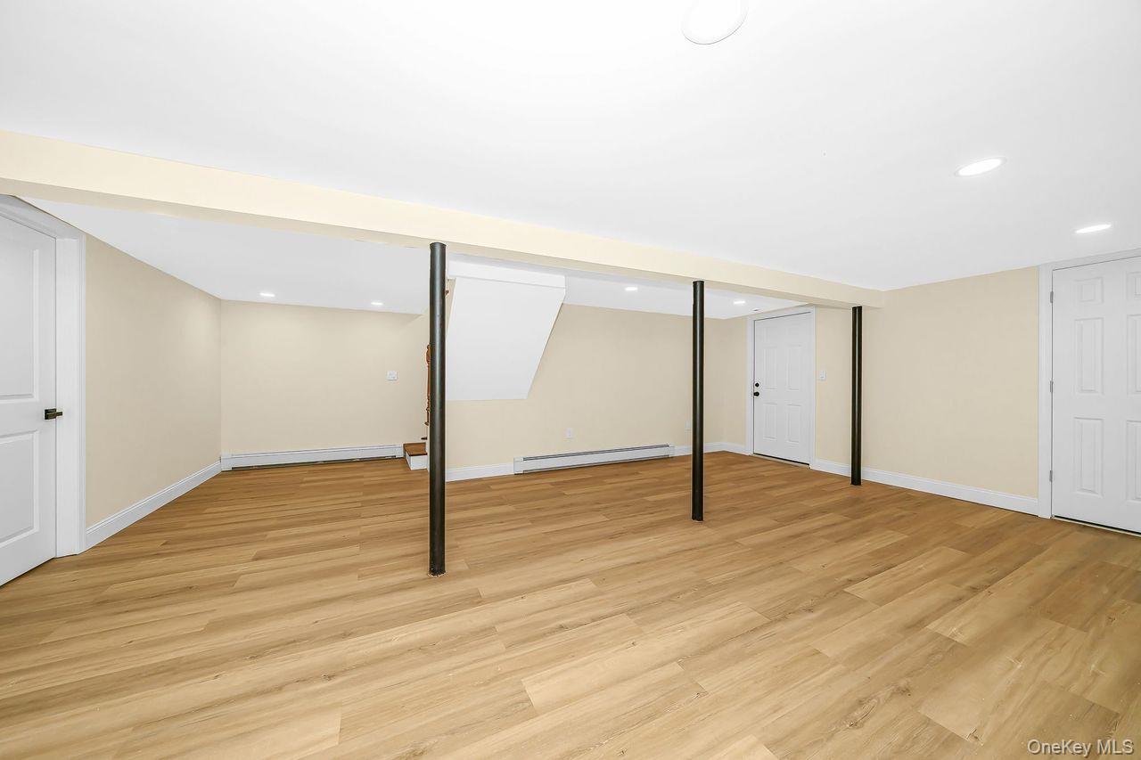 212 Westbury Boulevard — photo 25