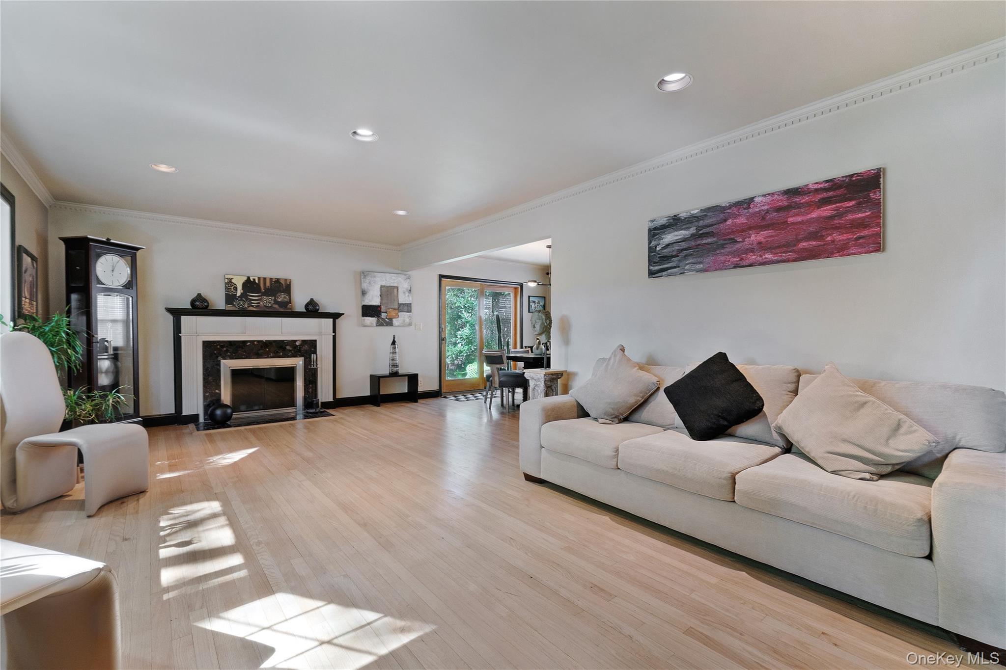 37 Bayberry Avenue — photo 4