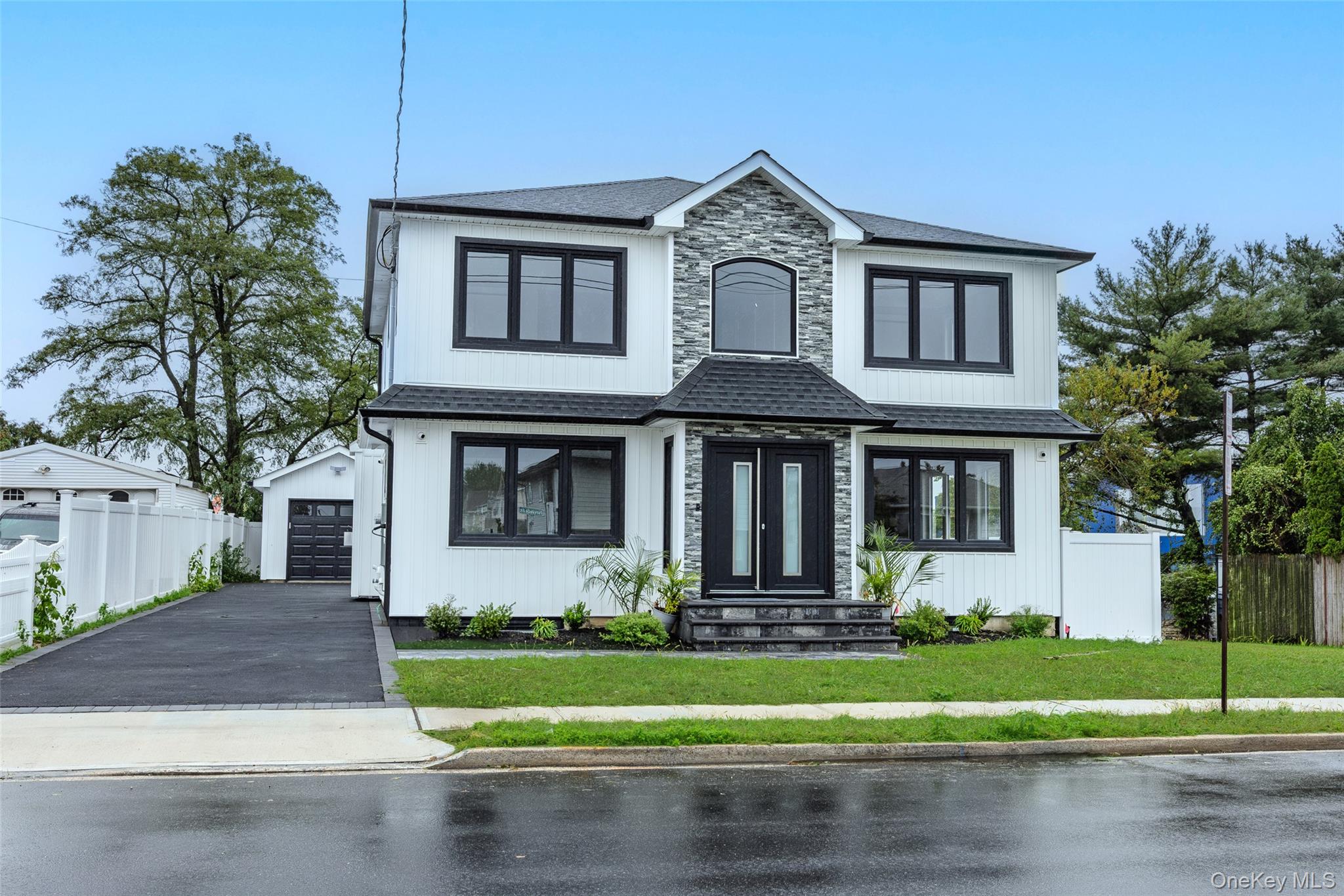 19 Nevada Street, Hicksville
